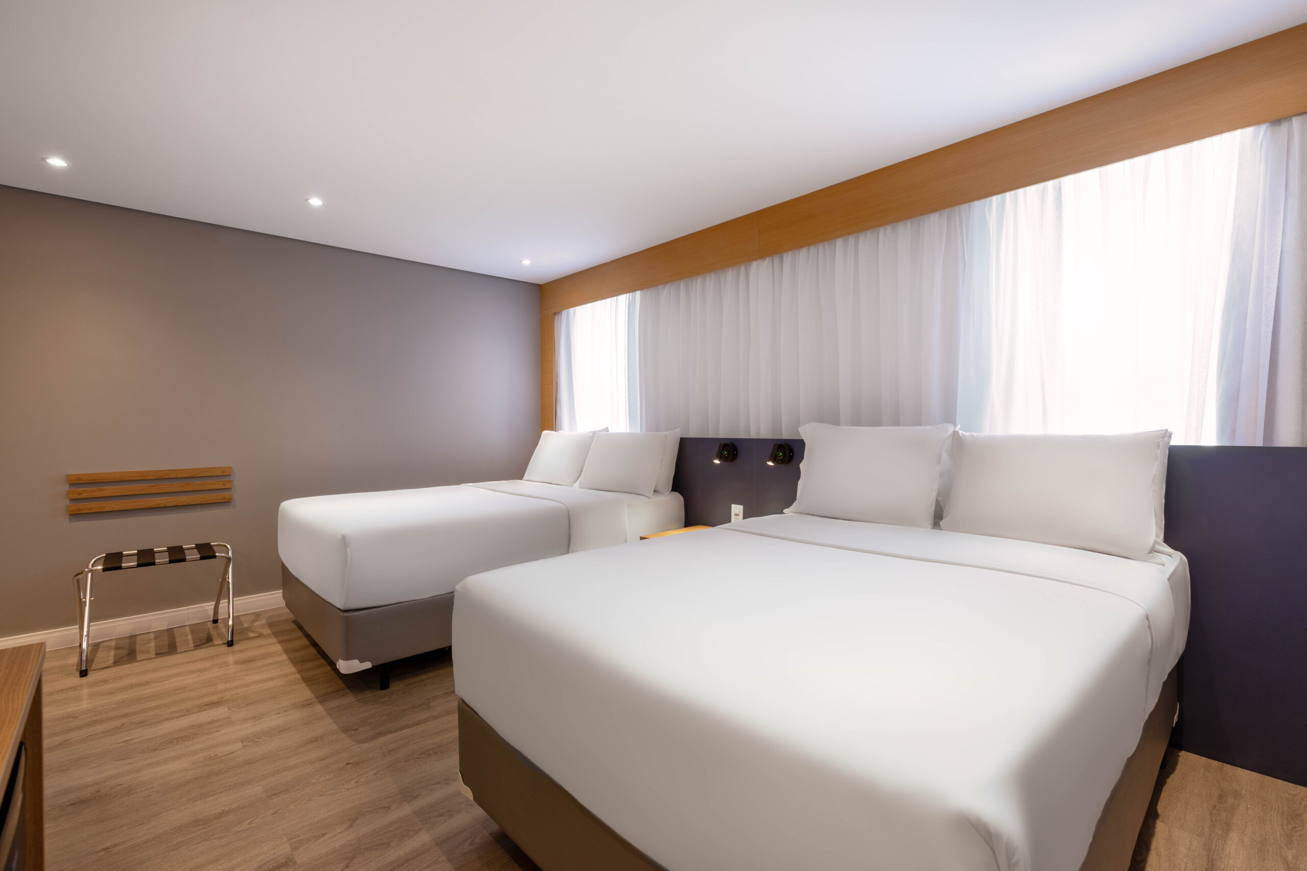 HolidayInn-02