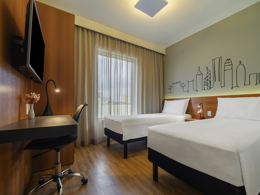 https://all.accor.com/B5N9