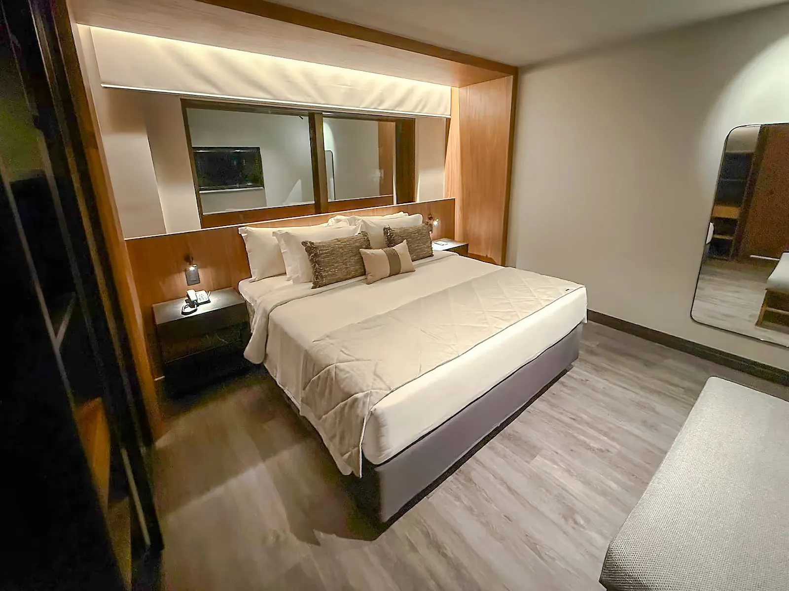 67f6e12a6d2b4a3a59987350_suíte1